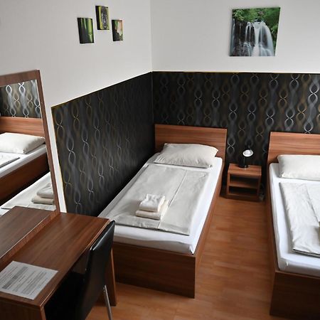 Pension Haus Nova Wiener Neustadt Eksteriør billede