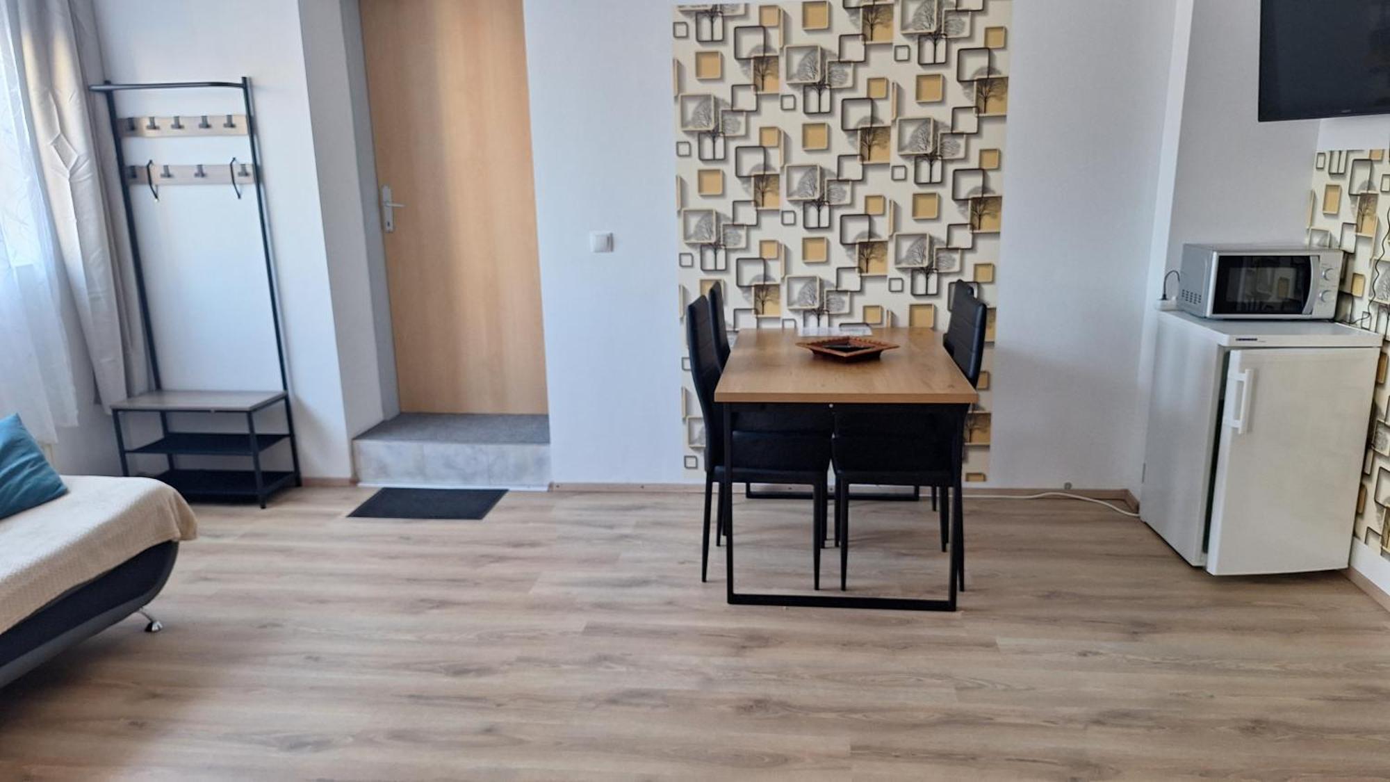 Pension Haus Nova Wiener Neustadt Eksteriør billede