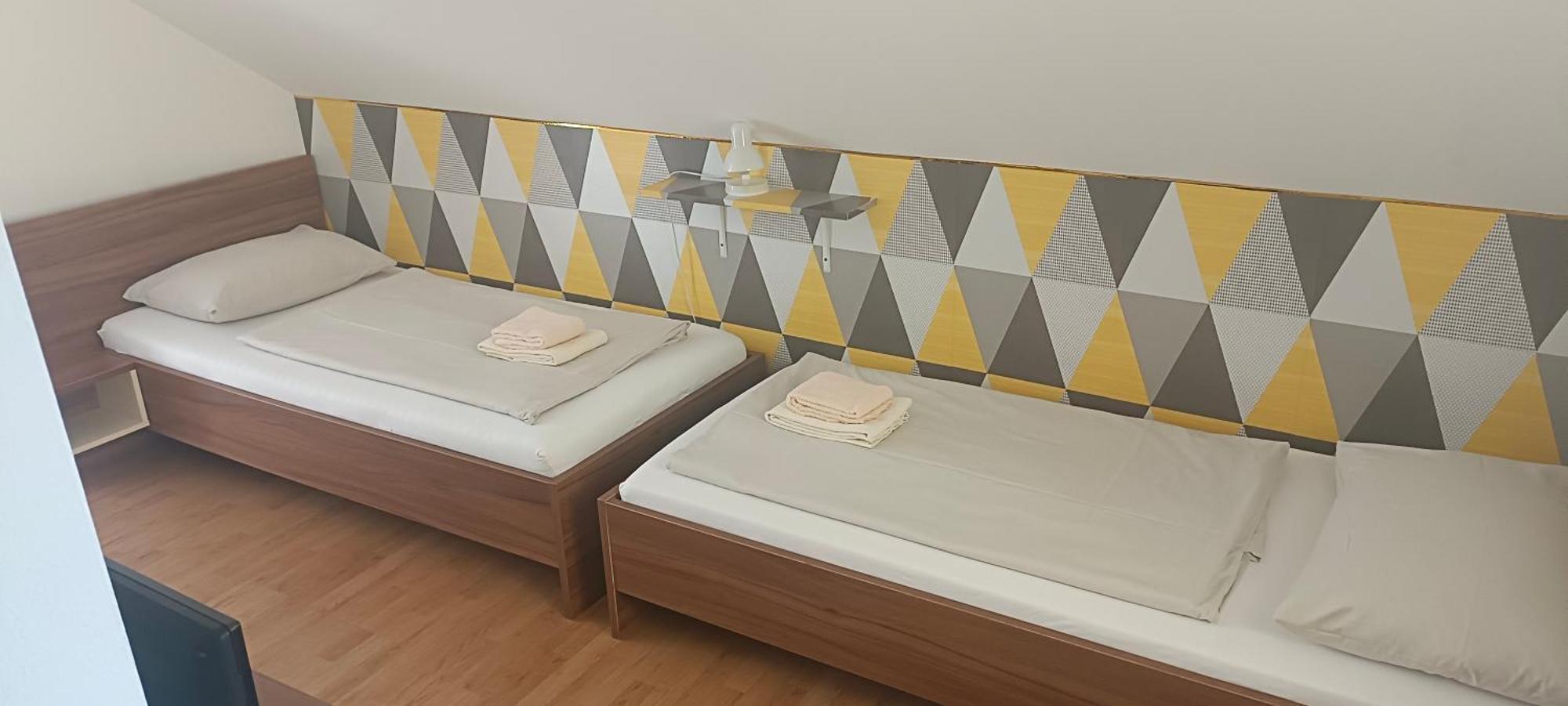 Pension Haus Nova Wiener Neustadt Eksteriør billede